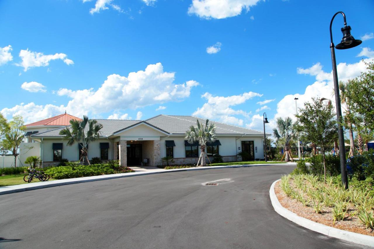 Luxurious 2 Bedroom Close To Disney 303 Apartment